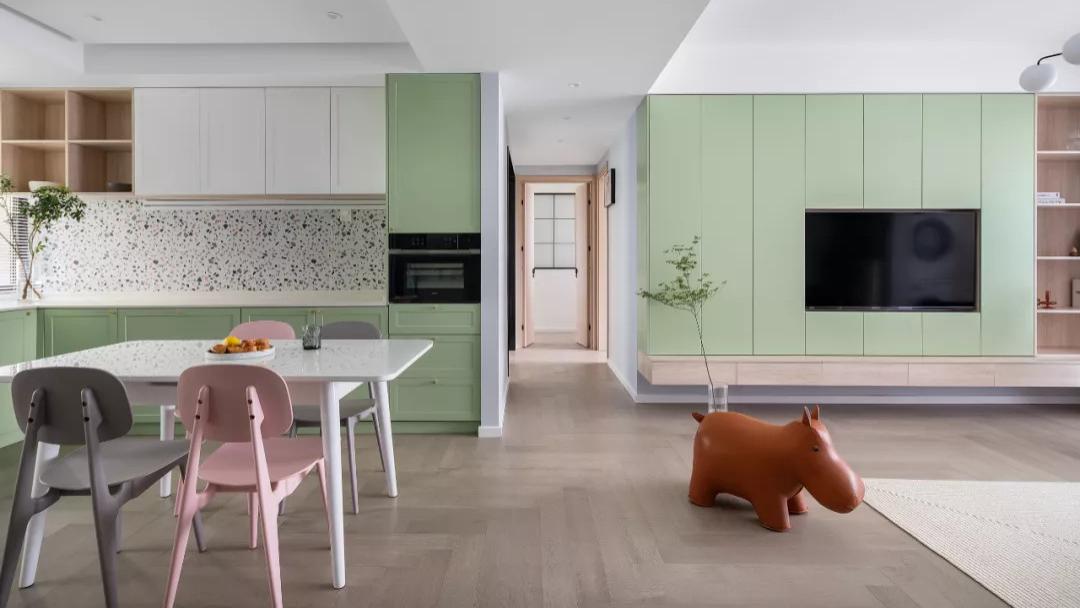 90后夫妻买下110㎡公寓做婚房，牛油果绿+水磨石元素，太甜了！