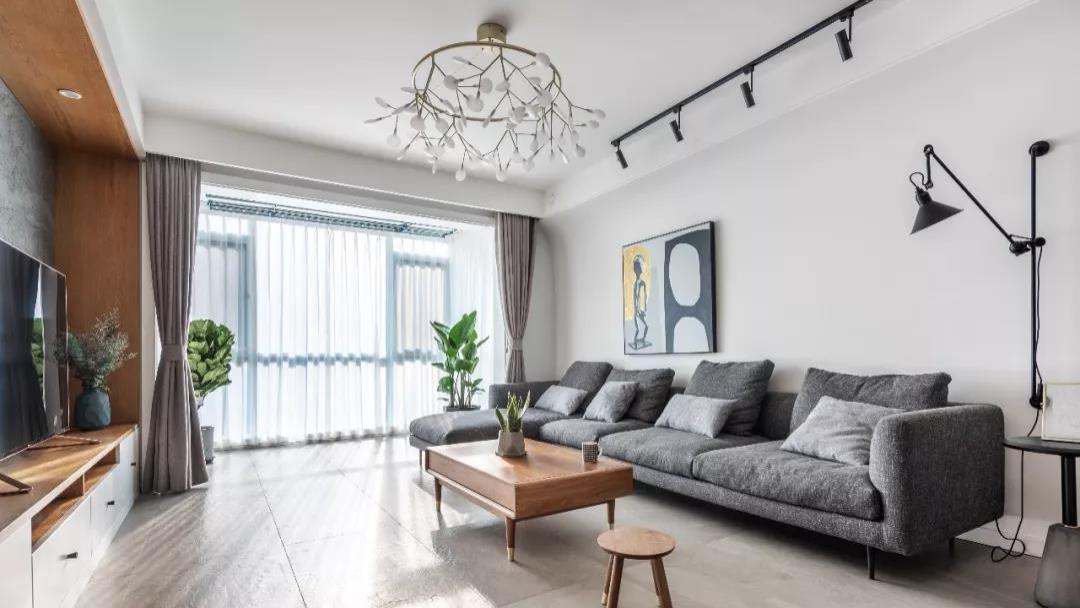 她家极简原木风，全屋干净清爽，氛围温馨舒适，生活简单纯粹