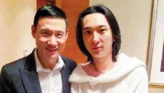 看了王思聪与明星的合影,终于明白:钱,才是一个人真正的底气 看了王思聪与明星的合影,终于明白:钱,才是一个人真正的底气