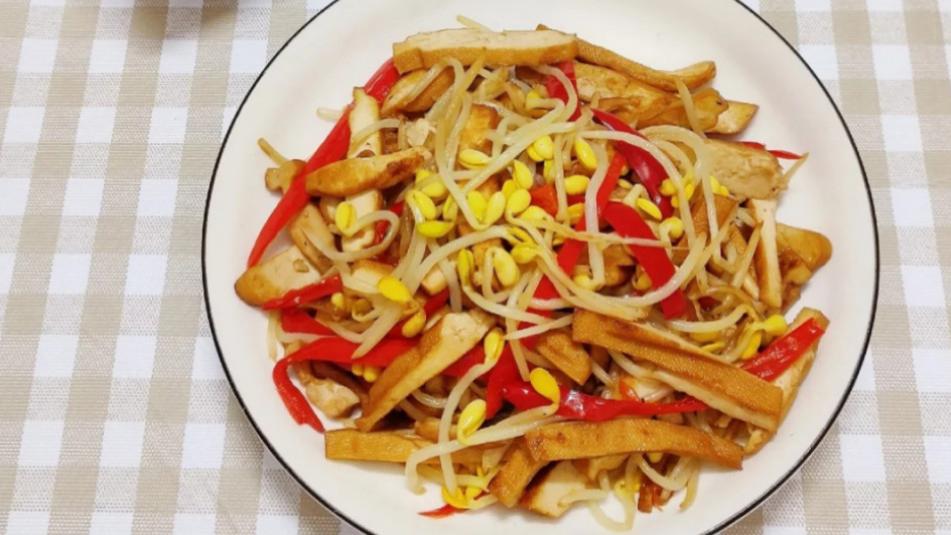 黄豆芽|我家孩子特馋这菜，好吃还不贵，钙质比鸡蛋还高，5分钟就出锅