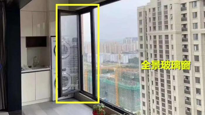 花几万块在阳台装全景窗，为何要单独开一扇小窗？总算明白了！
