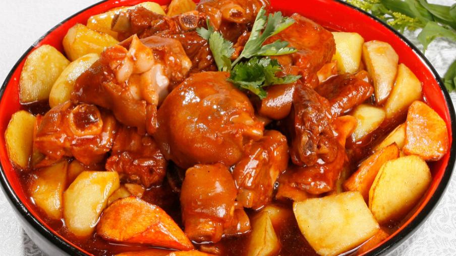 蛋糕|猪蹄与鸡肉搭配，打造出更香浓的味道，炖煮方法也很简单