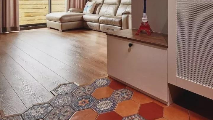 装修的时候他把家里的线管裸露在外面，没想到效果居然这么漂亮！