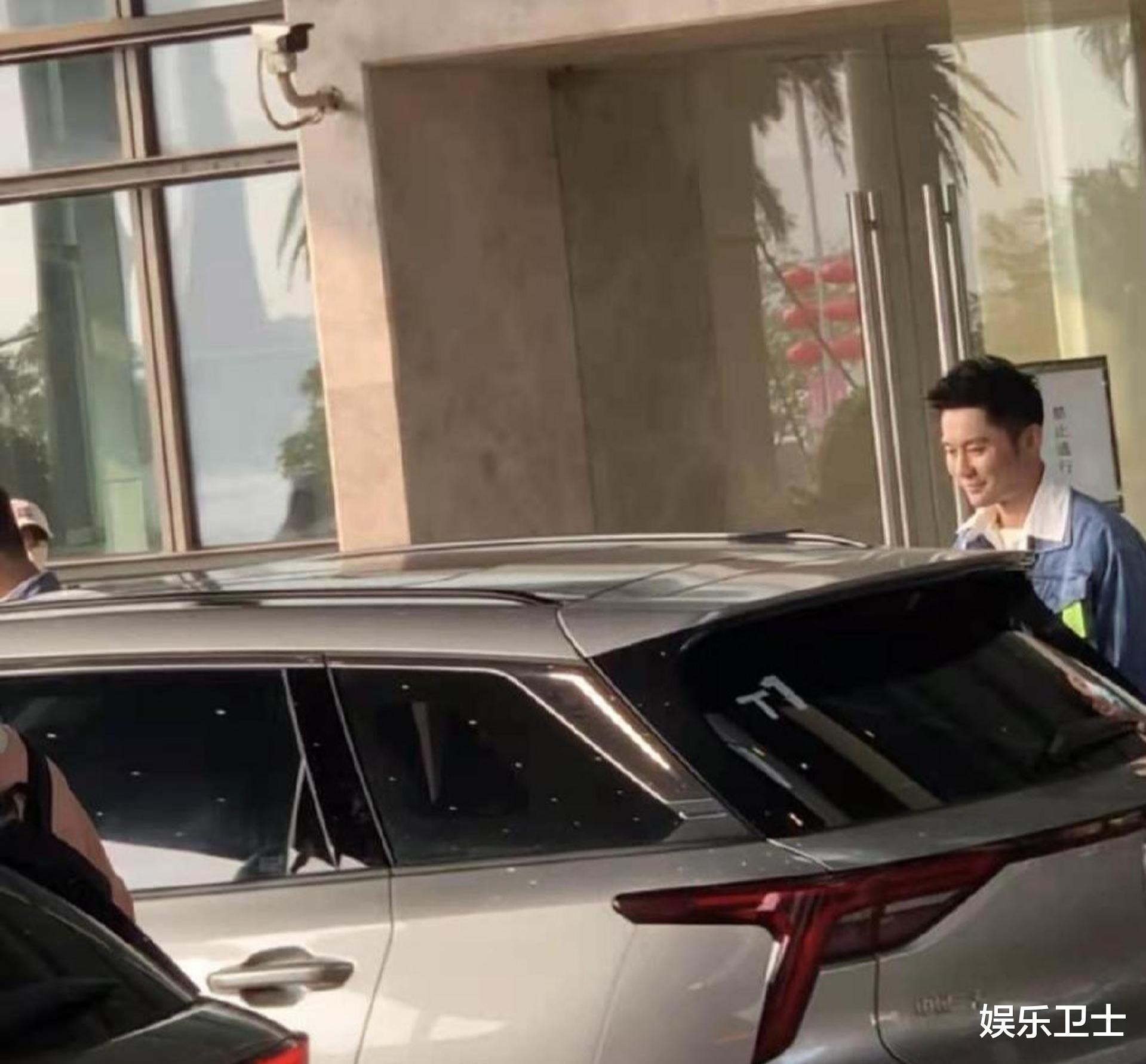 《奔跑吧9》录制路透,蔡徐坤站姐动作亮了,Angelababy好美,黄旭熙喜感十足 《奔跑吧9》录制路透,蔡徐坤站姐动作亮了,Angelababy好美,黄旭熙喜感十足