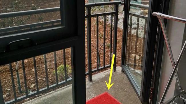 买了架空层的二楼，平台围上护栏当双层阳台用，邻居凭什么投诉？