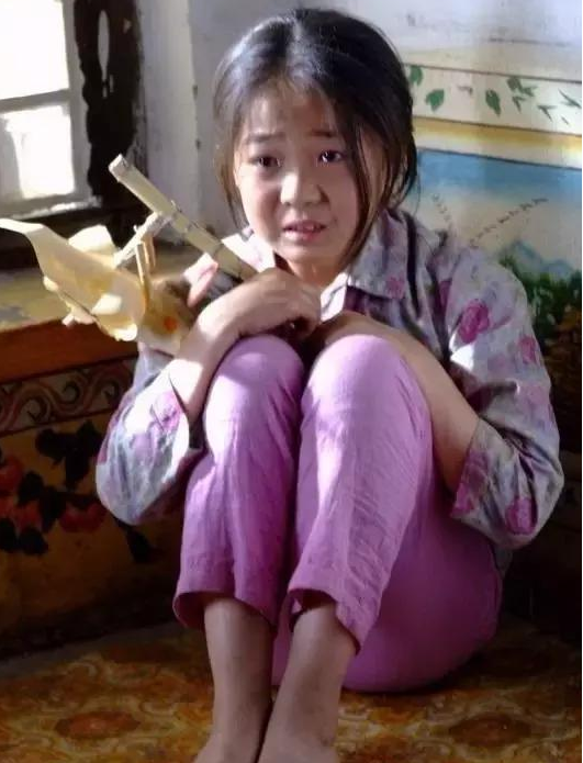 她6岁“为母还债”,演戏一哭成名,如今24岁模样大改不敢认 她6岁“为母还债”,演戏一哭成名,如今24岁模样大改不敢认