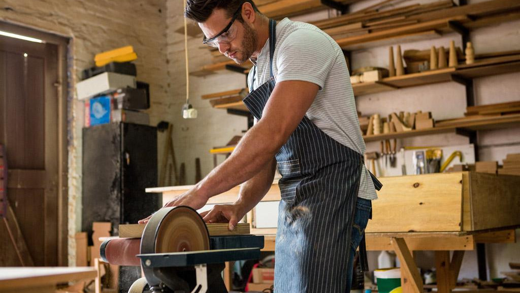 朋友说，十几年前搞装修真的挣钱