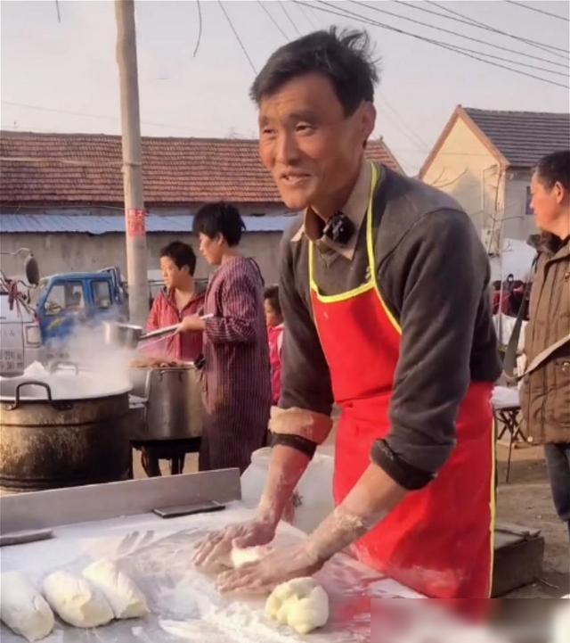 "拉面哥"火了,老黄瞧见了什么?