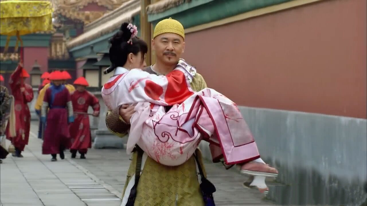 花影故事|十年后重温《甄嬛传》发现：男人爱你时，做“傻事”也乐在其中