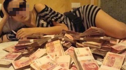 北京白富美经营“高端会所”，骗20名男性，落网时搜出200万现金