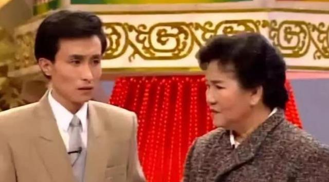 1999年,赵丽蓉求安乐死,临终说6个字:巩汉林退出春晚舞台 1999年,赵丽蓉求安乐死,临终说6个字:巩汉林退出春晚舞台