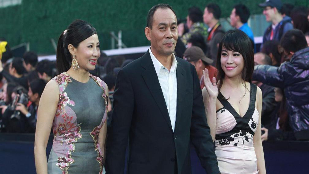 丁剑剑|张光北老婆不简单，微胖身材穿紧身裙，S曲线真显饱满感