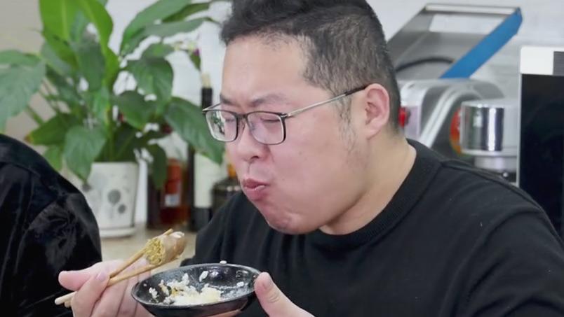 |半吨先生回归，新的录制模式宣告：“重口味”美食的时代结束了