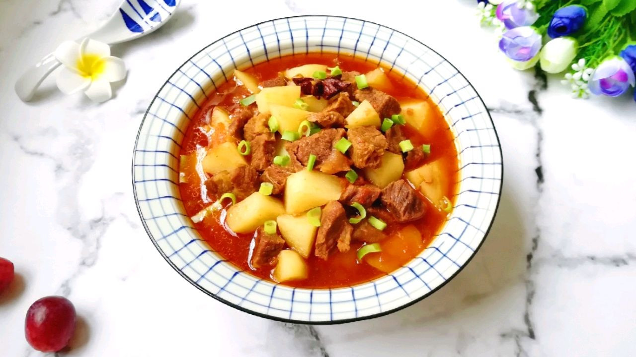 五花肉|西红柿土豆烧牛肉的家常做法，牛肉软烂入味，味道真赞，太解馋了
