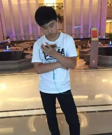 9岁与周杰伦登春晚,父母为他卖掉房子,侯高俊杰如今怎么样了? 9岁与周杰伦登春晚,父母为他卖掉房子,侯高俊杰如今怎么样了?