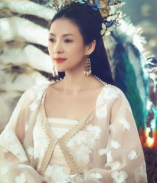 张艺谋曾断言她“红不了”,不信命的她,终在74岁被赵丽颖捧红 张艺谋曾断言她“红不了”,不信命的她,终在74岁被赵丽颖捧红