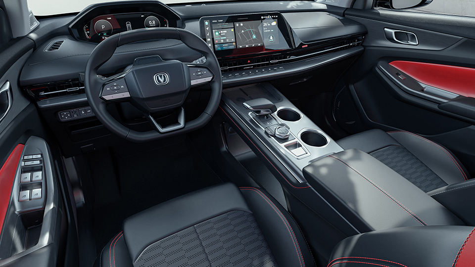 【长安CS55PLUS内饰曝光