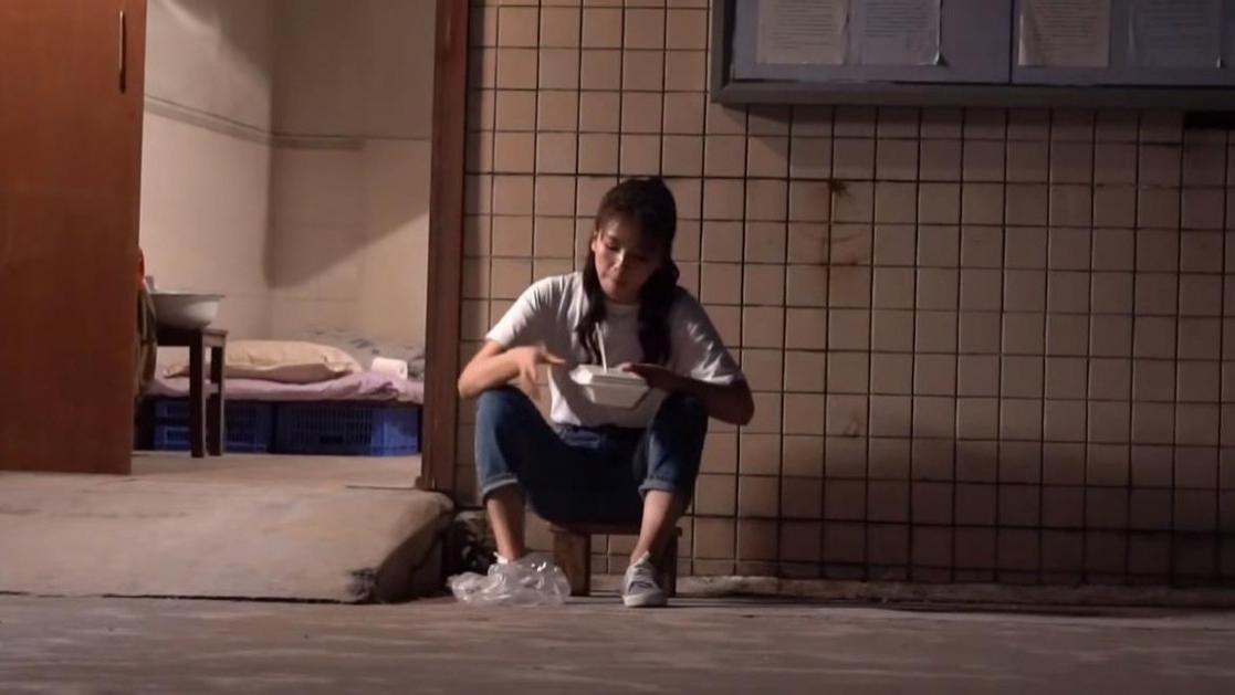 刘涛|吃得越真演技越稳！《星辰大海》刘涛吃盒饭，扯下多少演员遮羞布