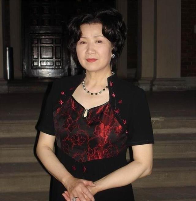 张艺谋曾断言她“红不了”,不信命的她,终在74岁被赵丽颖捧红 张艺谋曾断言她“红不了”,不信命的她,终在74岁被赵丽颖捧红
