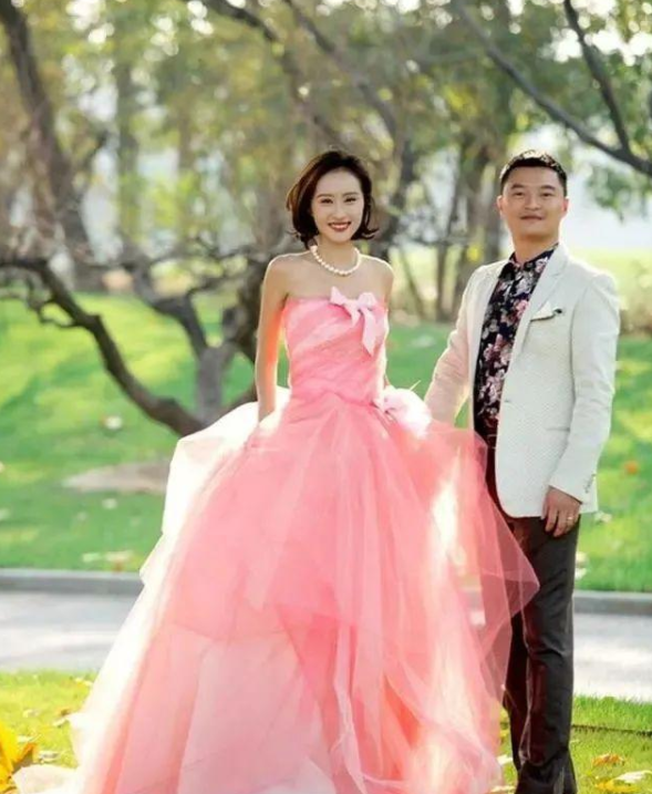 她因《丑女无敌》走红,因剧透被张艺谋赶出剧组后,如今怎样了 她因《丑女无敌》走红,因剧透被张艺谋赶出剧组后,如今怎样了
