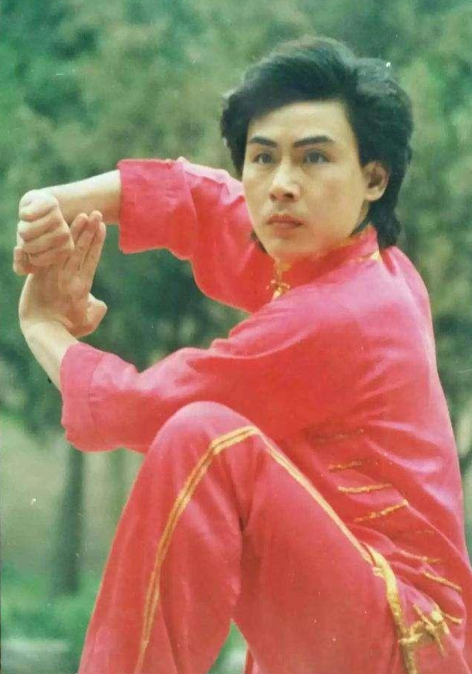 他是洪金宝唯一请不动的人,功夫比肩李连杰,却为国家放弃拍戏 他是洪金宝唯一请不动的人,功夫比肩李连杰,却为国家放弃拍戏