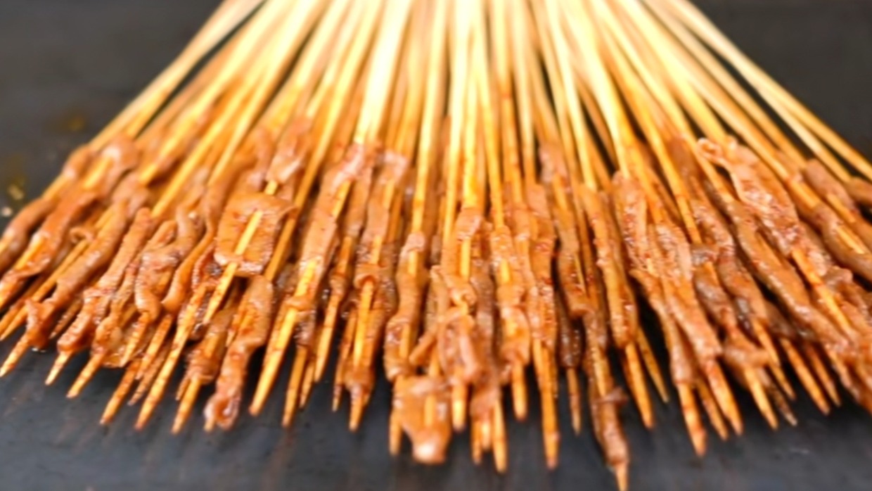 鸭肠|高利润小吃铁板鸭肠15块钱出200串，好吃还实惠，来我教你怎么做