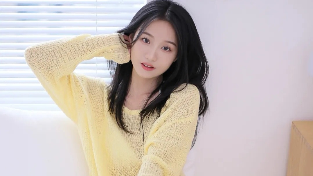 |温柔可人的灵动少女居家写真集