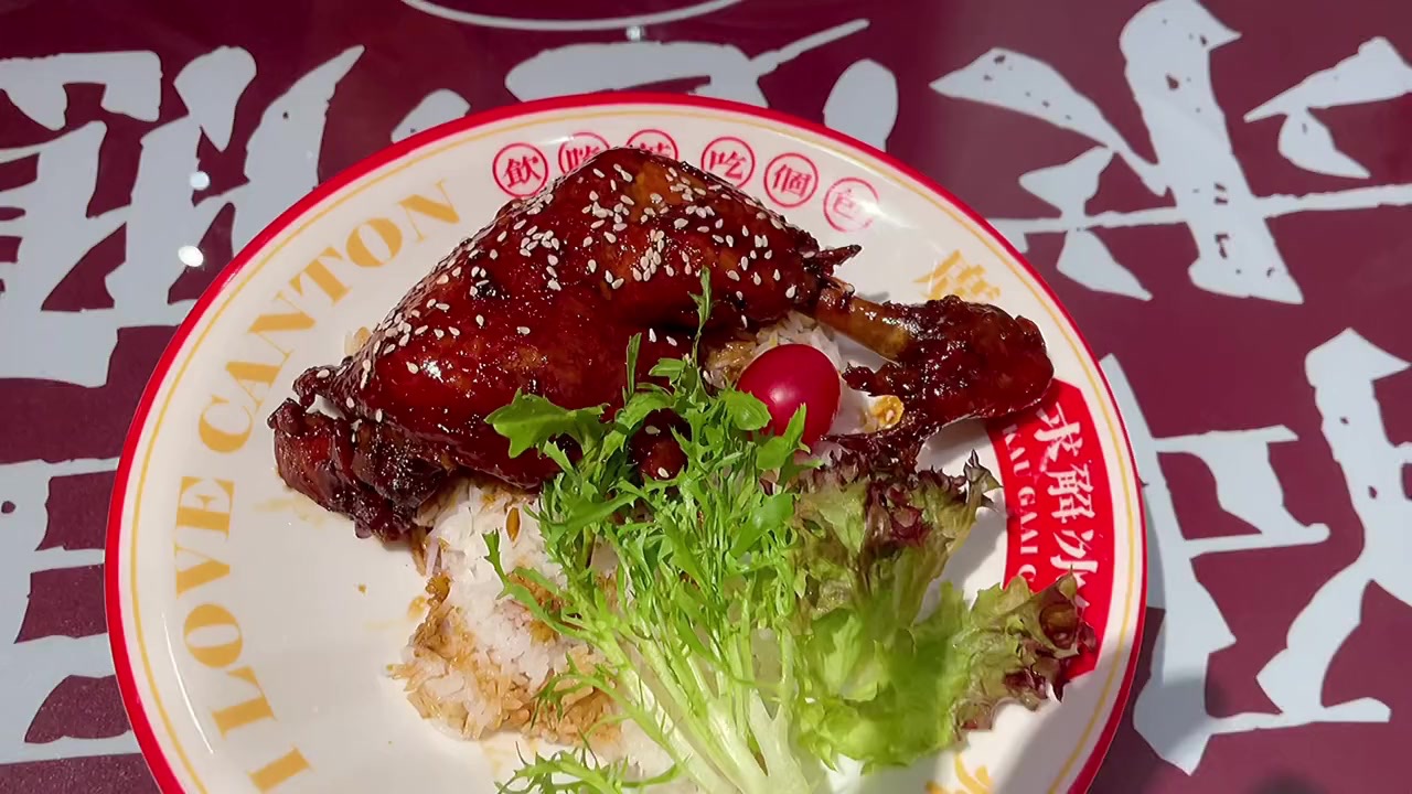 这家网红港式茶餐厅，鸡腿比我脸还大！！！