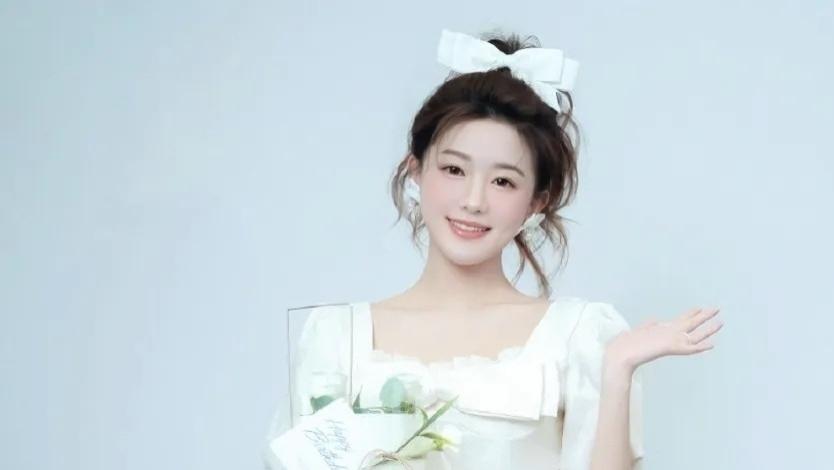 温柔甜美的蝴蝶结女孩