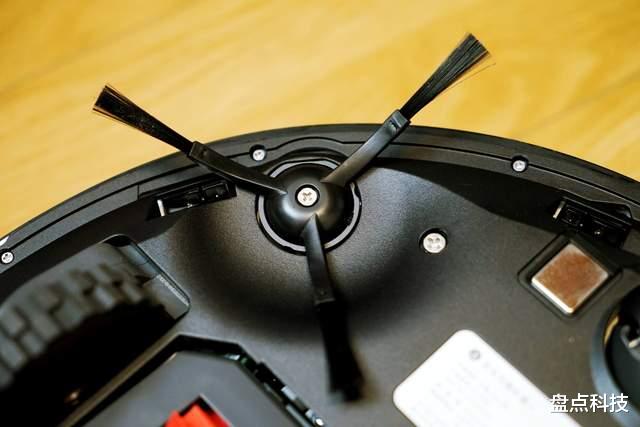 音箱|石头扫拖机器人T8 Plus上手：大吸力+集尘设计，一年只倒6次垃圾？