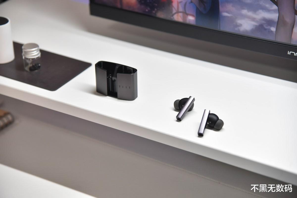 抖音|卷成这样了？300块带SONY小金标，汪峰的耳机还带降噪“自动挡”