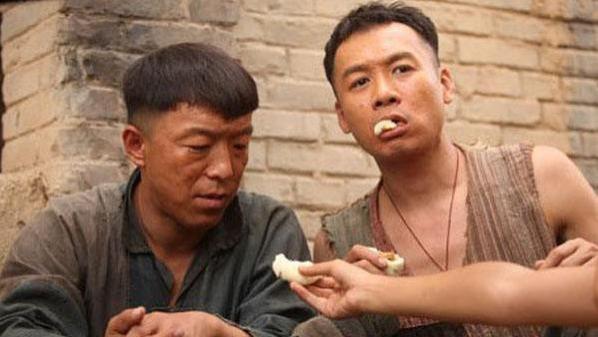 黄渤|年收入上亿的黄渤居然把生病父亲送去养老院，黄渤：我也无能为力