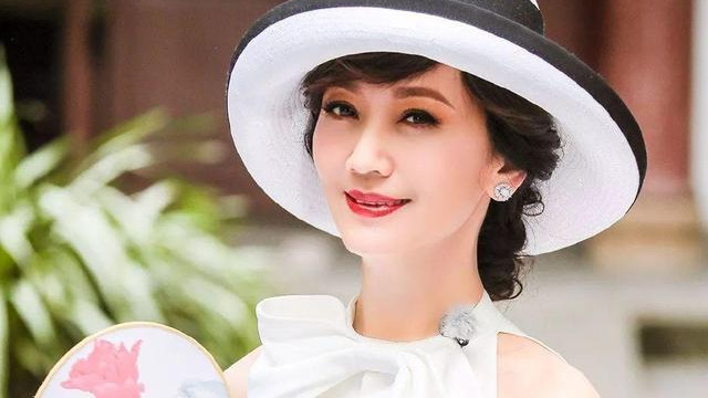 发型 “延缓衰老”的10大技巧，多喝水排第5，一项家居运动荣登榜首