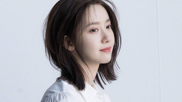 发型 ?女人过了55岁，尽量远离这4种“显老发型”！其实这些更时尚洋气