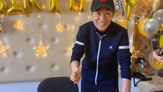 张艺谋|张艺谋喜迎72岁大寿！穿国产运动装老当益壮，儿子送好成绩做寿礼