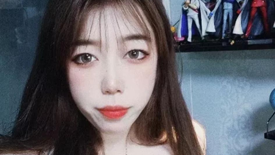 |斗鱼平台某永封主播近况被曝光，停播期间每天借酒消愁！