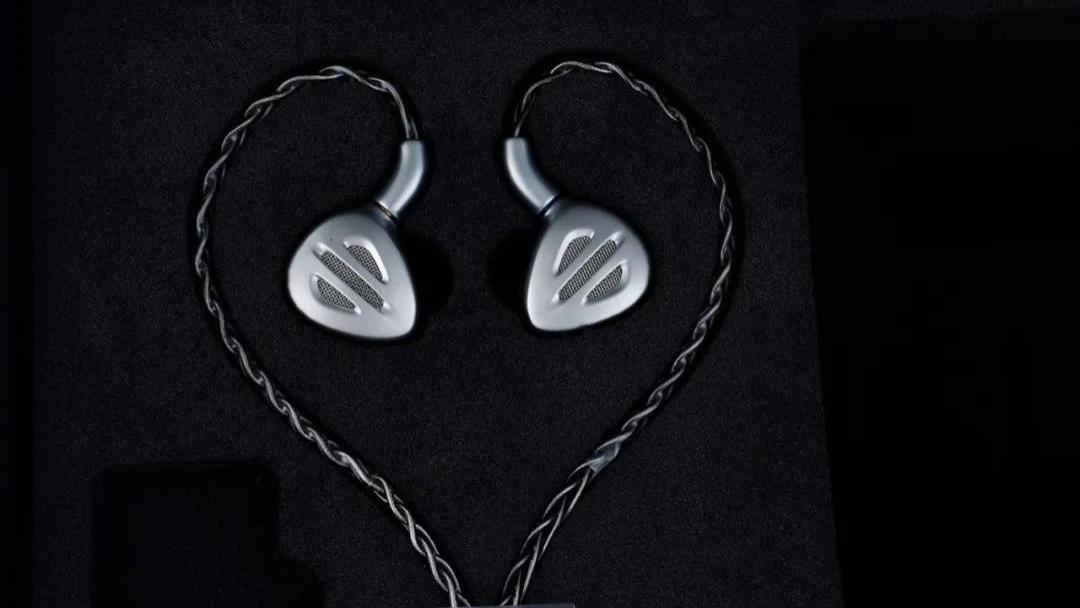 耳机|“六边形”圈铁耳机——聆听飞傲FH9