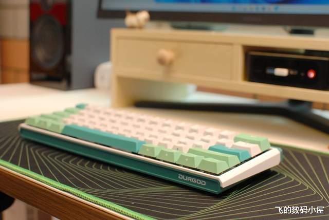 |杜伽K330W机械键盘：小体积，高颜值，轻松释放有限的桌面空间