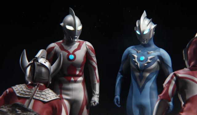 炒冷饭|新奥特曼：佐菲周边图抢先看奇葩的换色炒冷饭没出息的黑金炎头