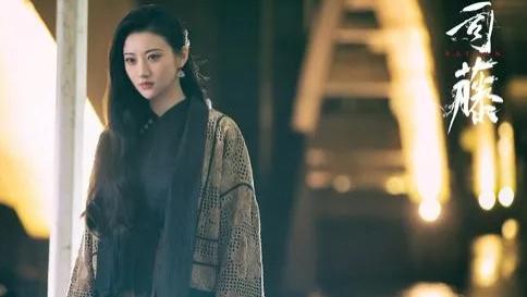 景甜|景甜: 从女神范到邻家女孩，由易黑体质到吸粉无数，她是如何走过来的？