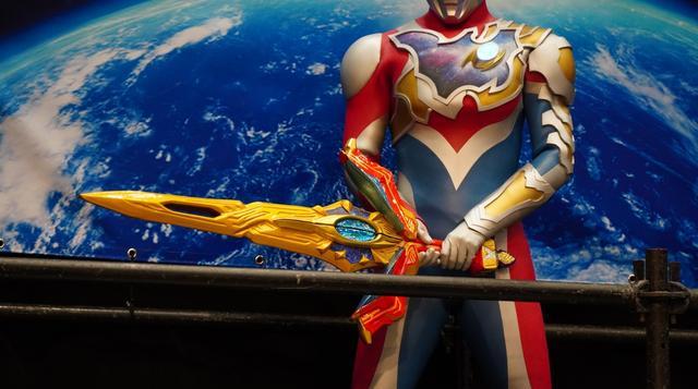 acgn漫评|德凯奥特曼：等比例奥特双重剑官方实物 新生代最长最大的剑武器