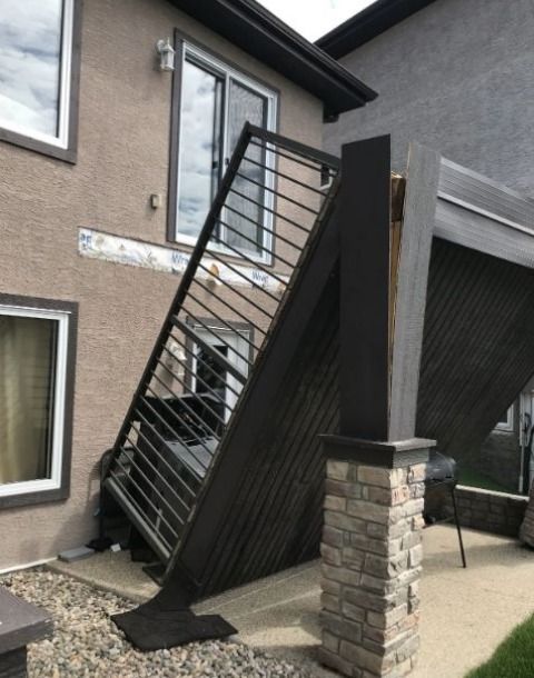 夫妻买别墅刚住进去，阳台塌了，妻子永久残疾