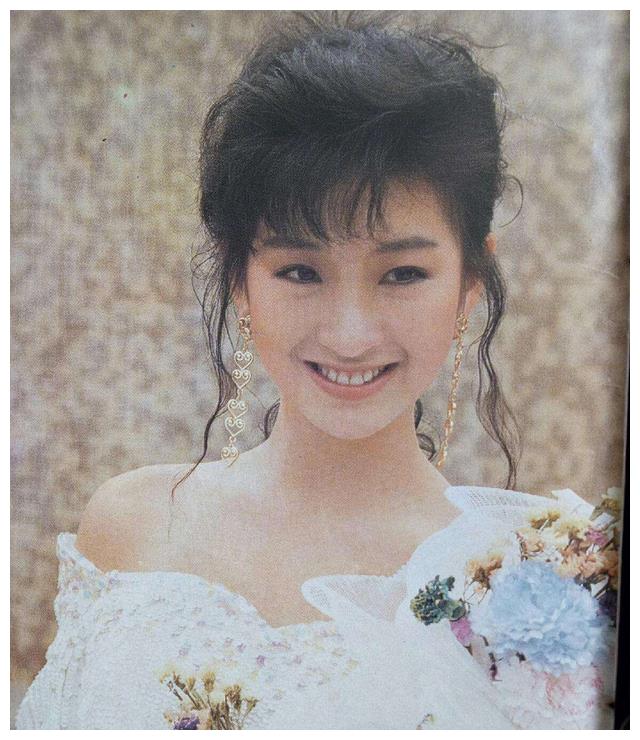 她是1989年港姐季军，2次遇人不淑，45岁嫁内地富豪，有冻龄美貌