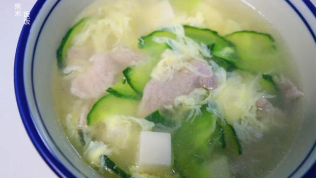 黄瓜|黄瓜别总凉拌了，换个新做法，营养搭配，煮一锅不够分