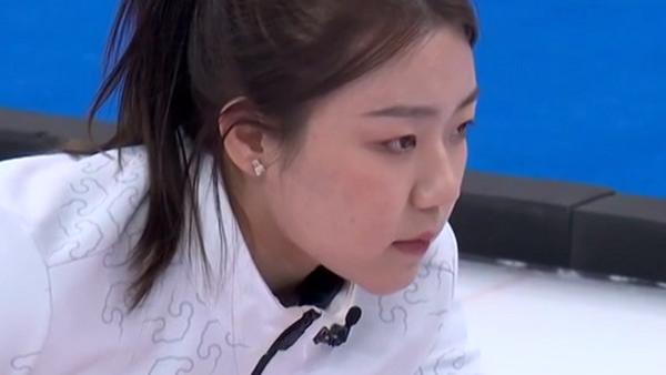 冰壶|冬奥决策失误连输三场，中国冰壶女队决战卫冕冠军，6: 2力拼奖牌