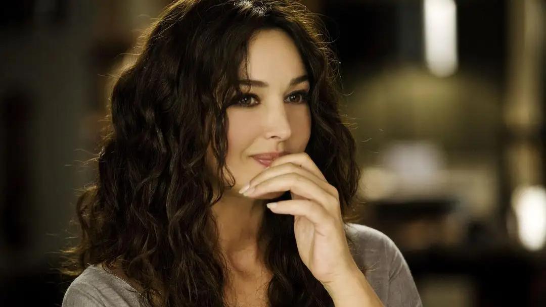 莫妮卡·贝鲁奇|莫尼卡·贝鲁奇和影帝上演忘年恋，和球花谈恋爱是什么感觉？