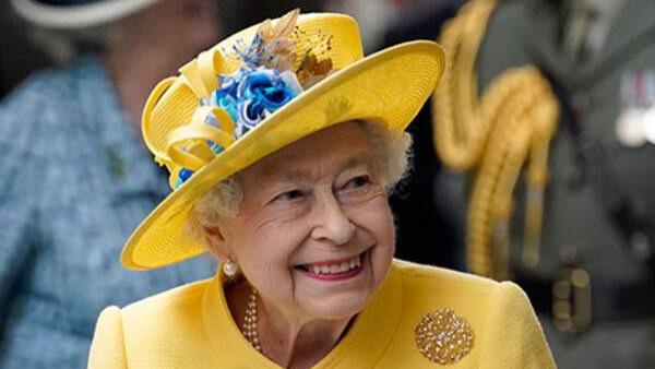 温莎城堡|96岁英女王频繁惊喜亮相！身着亮眼黄明艳动人，彩虹奶奶回来了