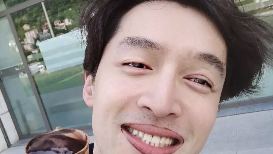 胡歌|胡歌问：我能当孩子的舅舅吗？罗晋连忙拒绝，理由让网友笑翻了