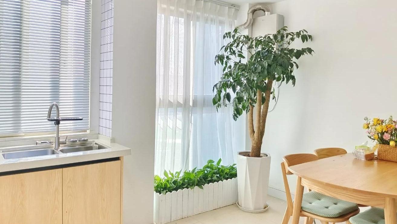 没有设计师，全靠自己“瞎琢磨”，她100㎡家，看不到一丝的浪费