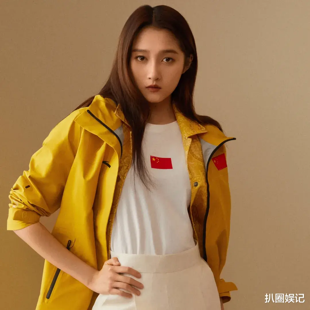 龚俊现在是商务圈的新晋太子，他背后是几个资本阵营一起捧